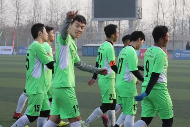 利拉德复出空砍28分 步行者大胜4-2淘汰雄鹿